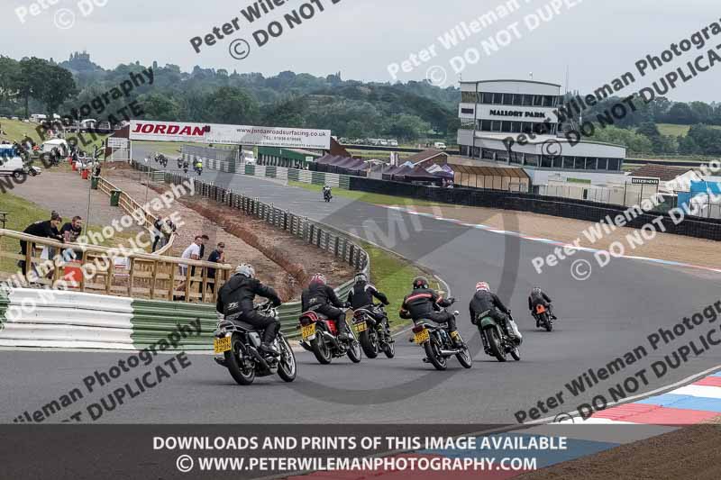 Vintage motorcycle club;eventdigitalimages;mallory park;mallory park trackday photographs;no limits trackdays;peter wileman photography;trackday digital images;trackday photos;vmcc festival 1000 bikes photographs